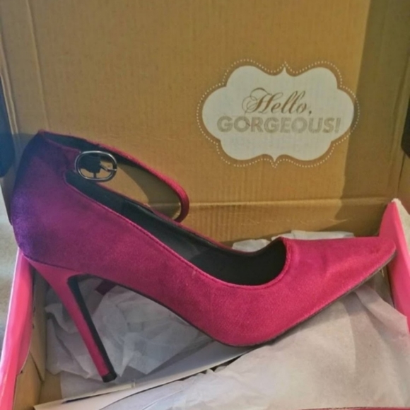 Heels size 10 - Picture 1 of 4